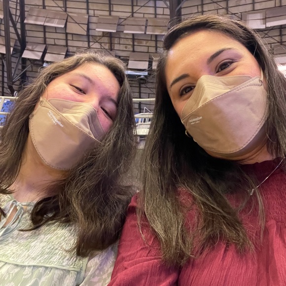 Meet your Posh Ambassador, VERONICA & JORDAN. 🌺 - Picture 1 of 4